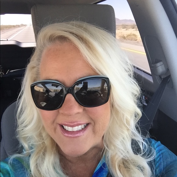 Meet your Posher, Lisa ( Evelyn Richmond) - Picture 2 of 3